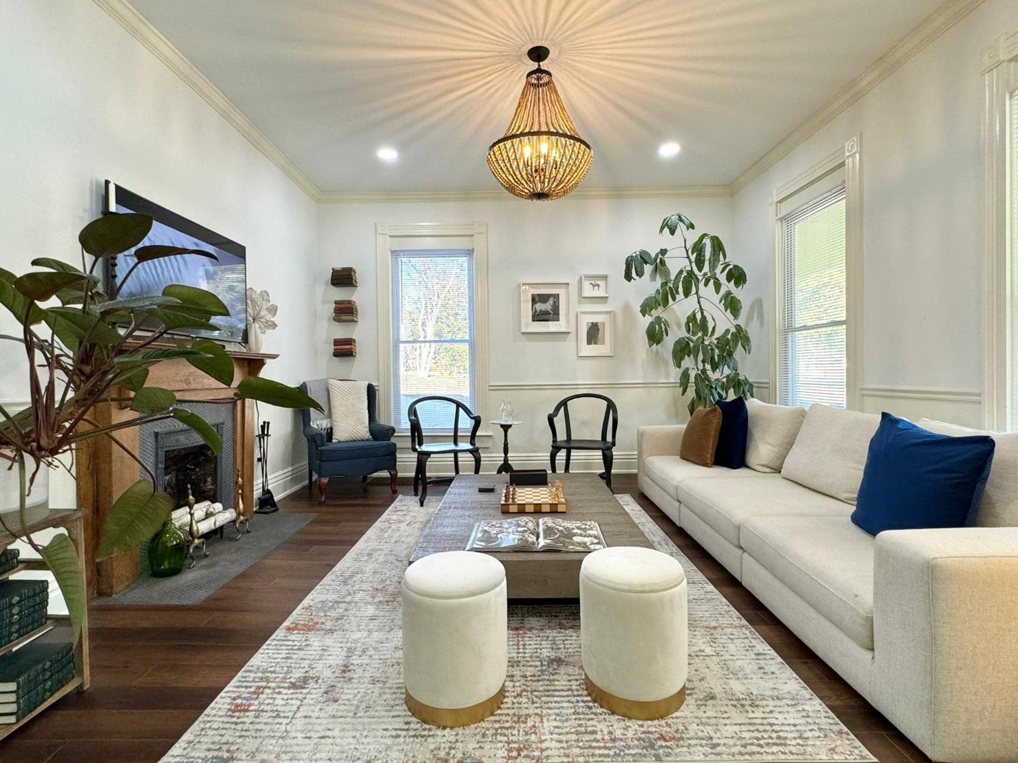 Garden On Capital-bourbon & Horse Country * Frankfort