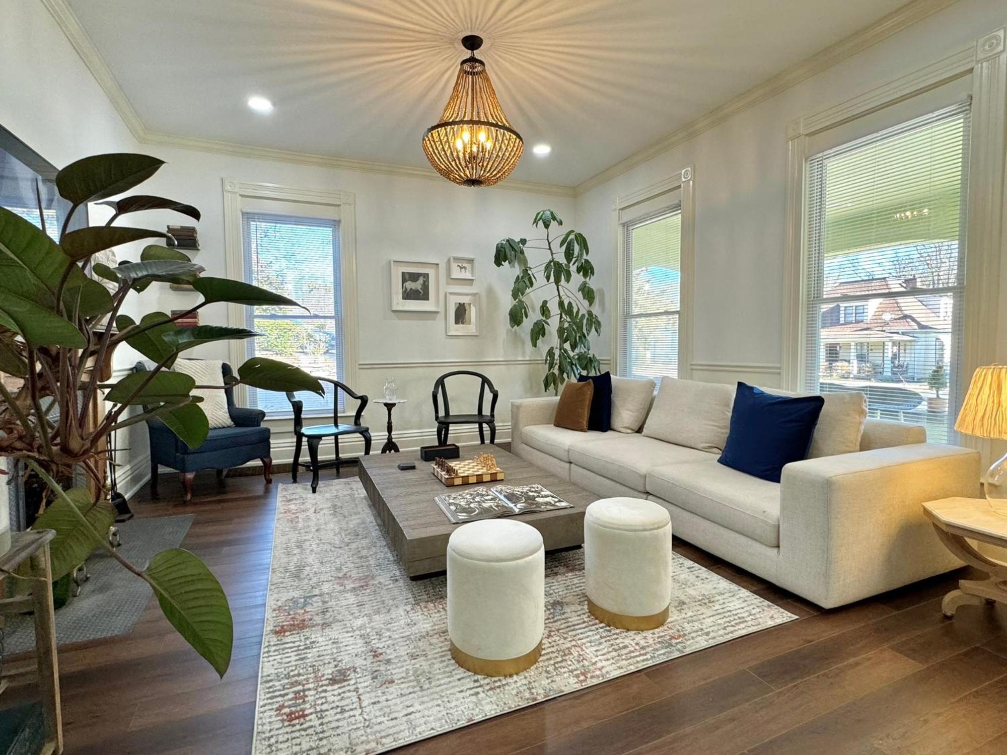 Garden On Capital-bourbon & Horse Country * Frankfort